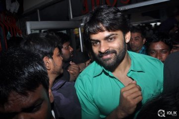 Pilla Nuvvu Leni Jeevitham Movie Team Visits Viswanath Theatre